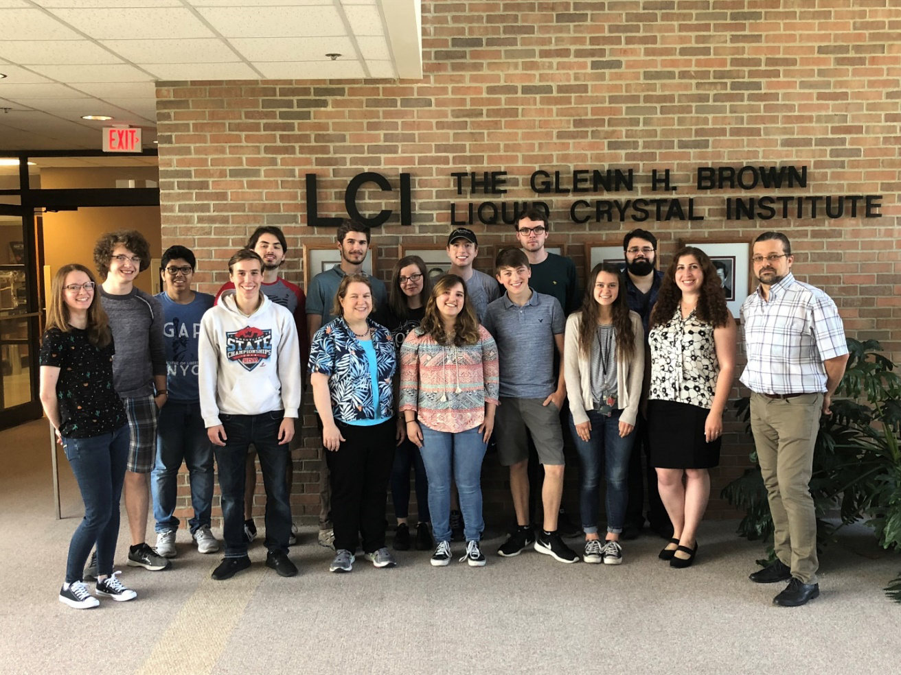 The REU Group tours the Kent State Liquid Crystal Institute (LCI)