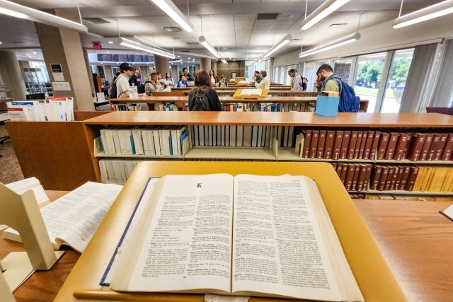Pre-Law Students Visit Law Library