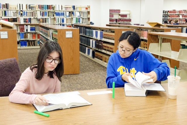 Pre-Law Students Visit Law Library