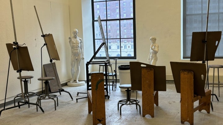 figure drawing studio with drawing horses and models